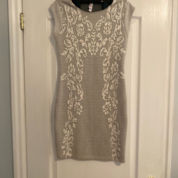 Fitted beautiful dress - Picture 5 of 5